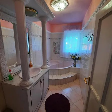 Nyaraló Topler Villa *
